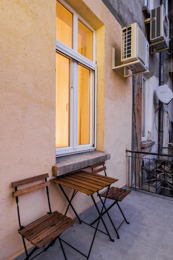 New Black & White - 2Bdr Apartment With Balcony София Экстерьер фото