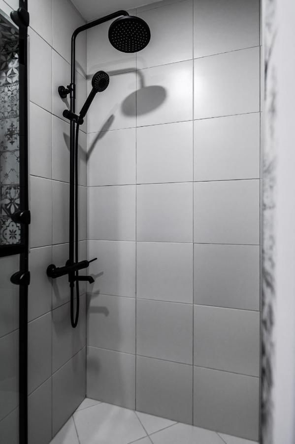 New Black & White - 2Bdr Apartment With Balcony София Экстерьер фото